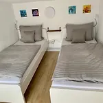 בית נופש Karowlina Cozy House 1-4 Person *