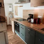 Karowlina Cozy House 1-4 Person
