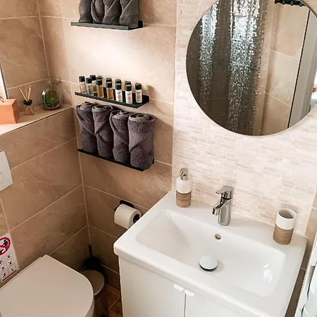 Karowlina Cozy House 1-4 Person